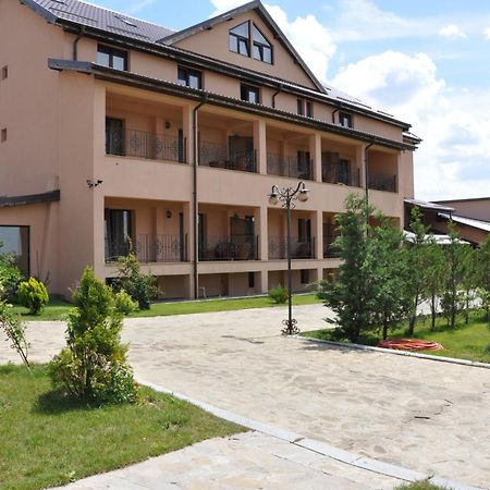 Club Insieme Grand Resort Potlogi Εξωτερικό φωτογραφία