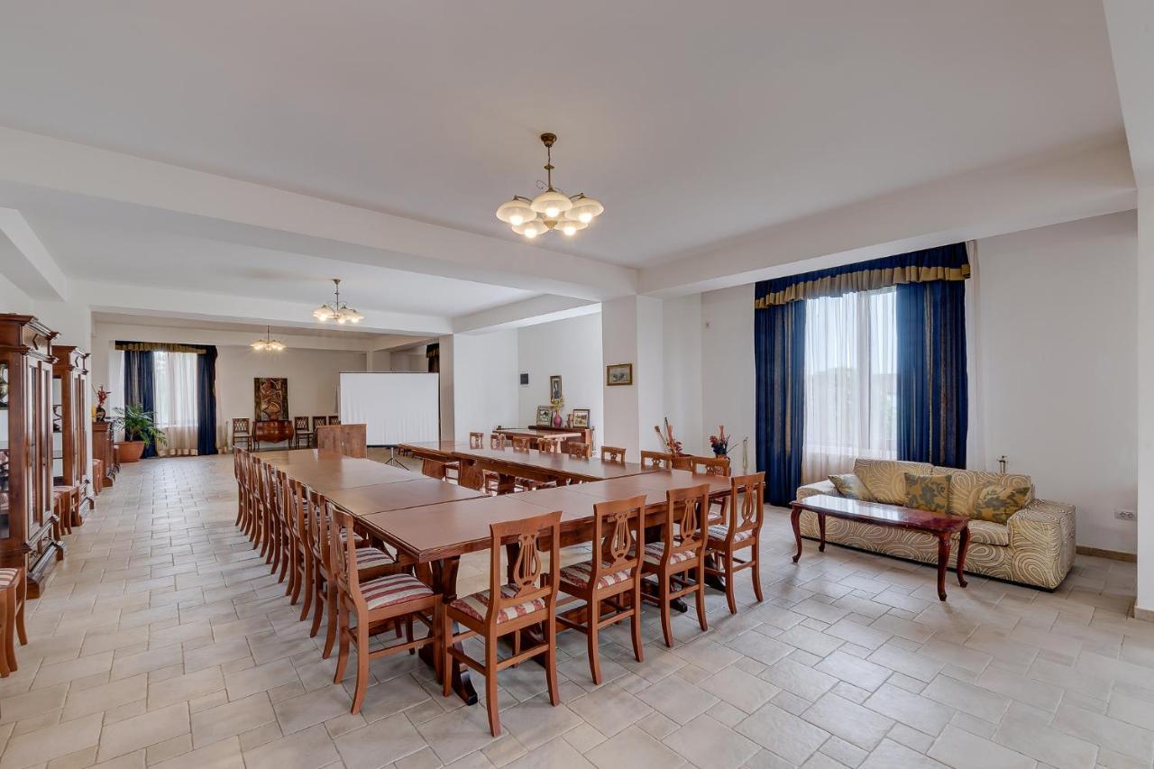 Club Insieme Grand Resort Potlogi Εξωτερικό φωτογραφία