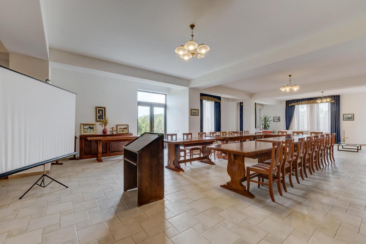 Club Insieme Grand Resort Potlogi Εξωτερικό φωτογραφία