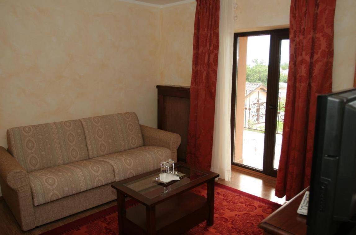 Club Insieme Grand Resort Potlogi Εξωτερικό φωτογραφία