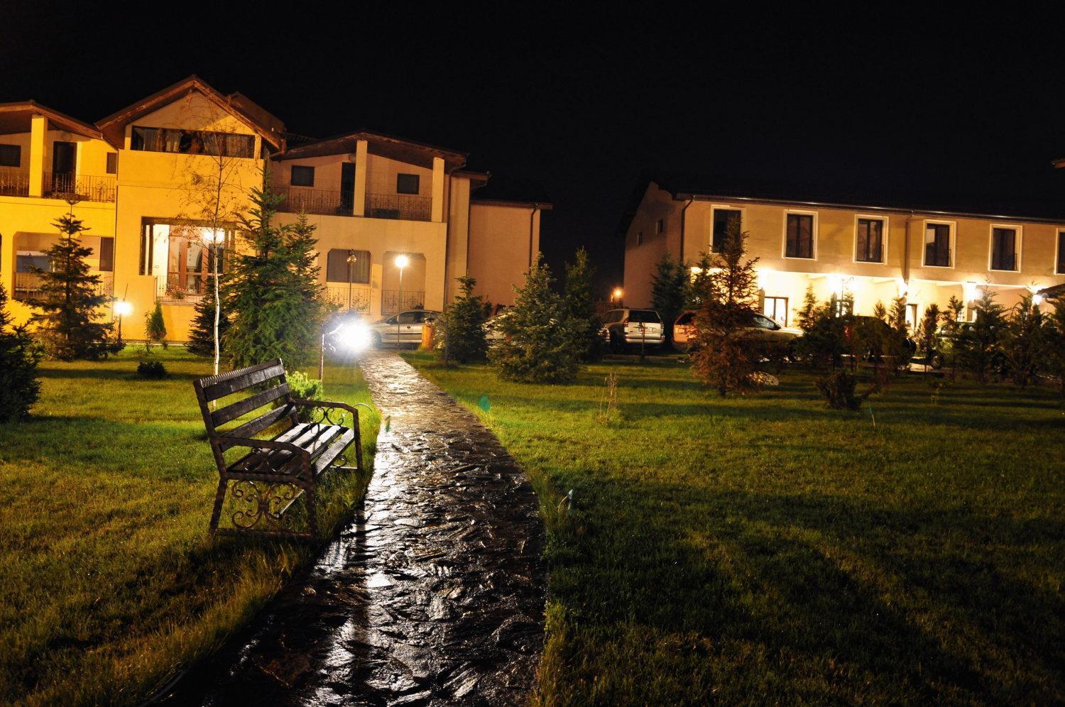 Club Insieme Grand Resort Potlogi Εξωτερικό φωτογραφία